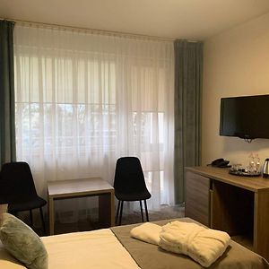 Zimmer mit zwei Einzelbetten