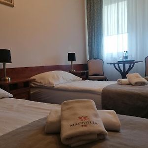Kleines Zimmer mit zwei Einzelbetten
